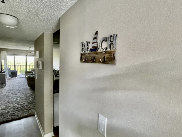 Charming 2 Bedroom Vacation Condo in Englewood Close to Beach